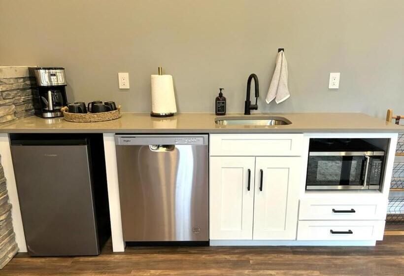 豪华工作室, The White Creek Inn