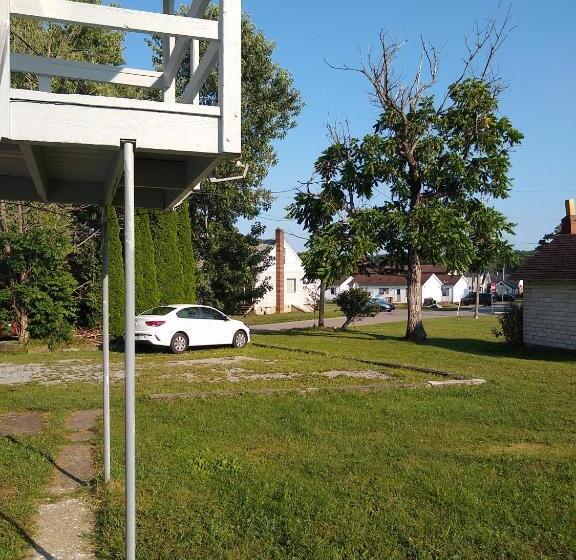 Номер Deluxe, All American Grill B&b Clarion Penn Prime