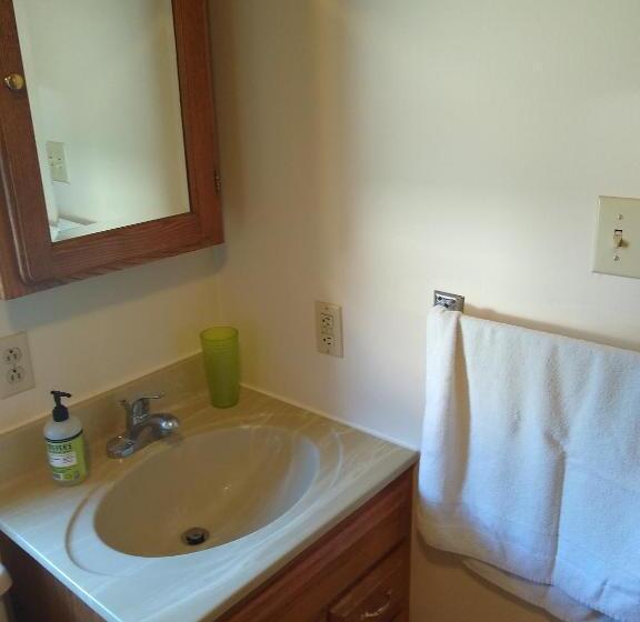 Номер Deluxe, All American Grill B&b Clarion Penn Prime