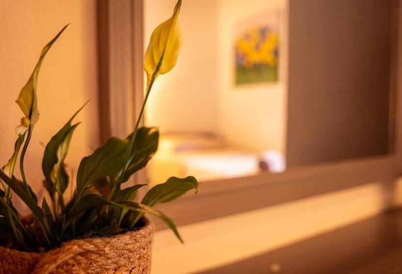 Номер Стандарт Совместная Ванная, Cas Besuro