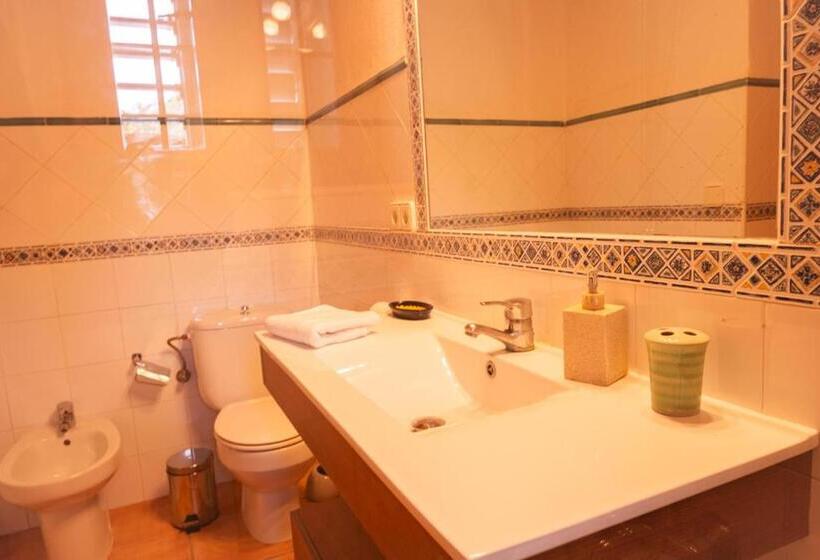 Номер Стандарт Совместная Ванная, Cas Besuro