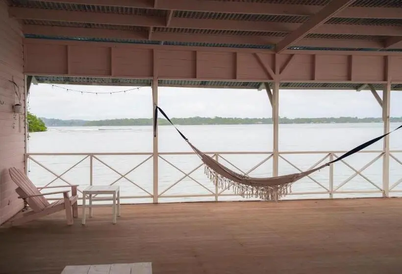 خانه 3 خوابه, La Caribena Beach House  Bocas Del Toro, Isla Colón, Panamá