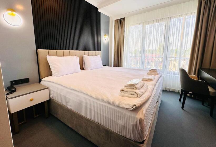 غرفة قياسية, Bless You