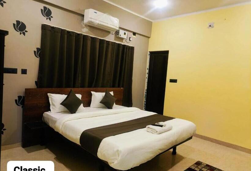 Deluxe Rum, Emerald Euphoria The Luxury Stay Near Infocity Best Seller