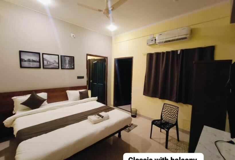 Deluxe Rum, Emerald Euphoria The Luxury Stay Near Infocity Best Seller