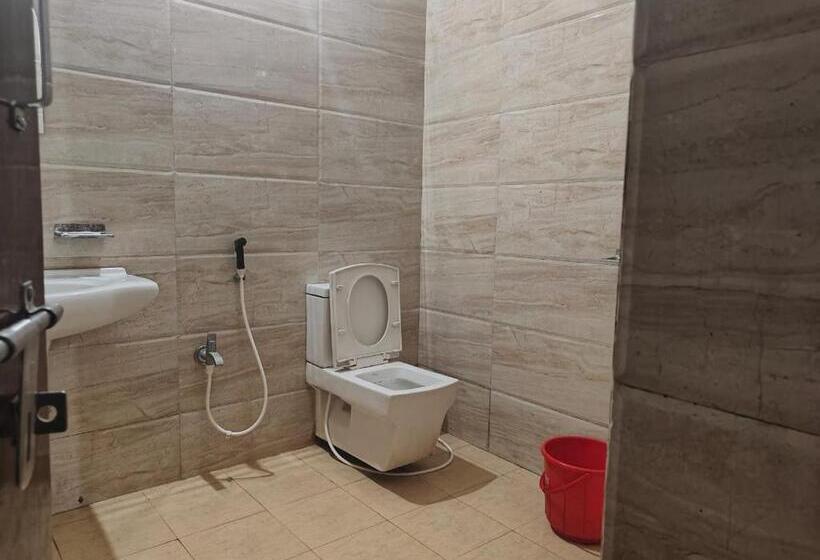 Deluxrum med Balkong, Emerald Euphoria The Luxury Stay Near Infocity Best Seller