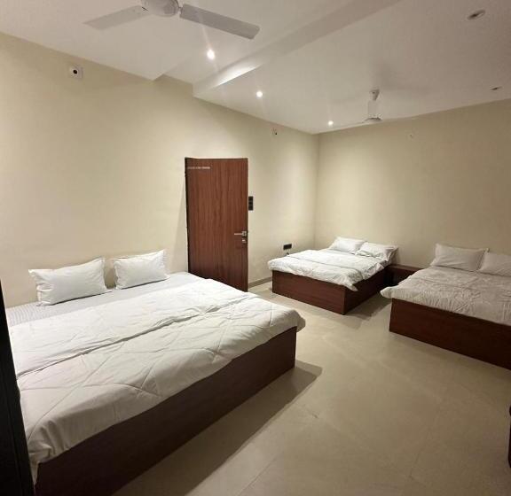 Четырехместный Номер Deluxe, Leo Deluxe & Suite Room