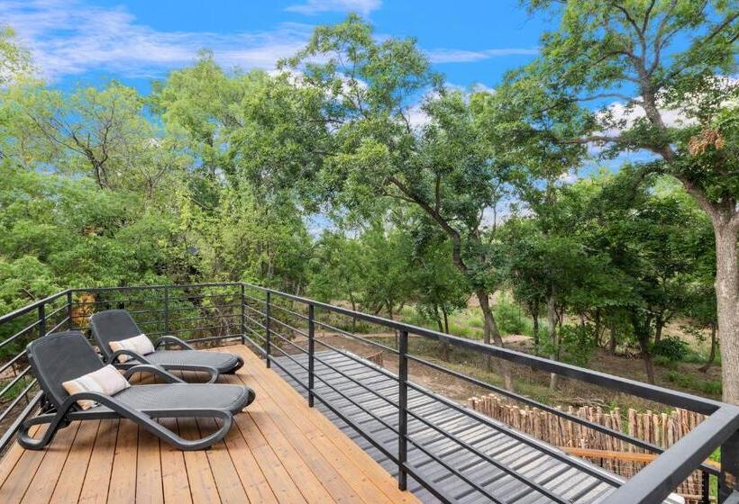 带大床的套房, Walnut House