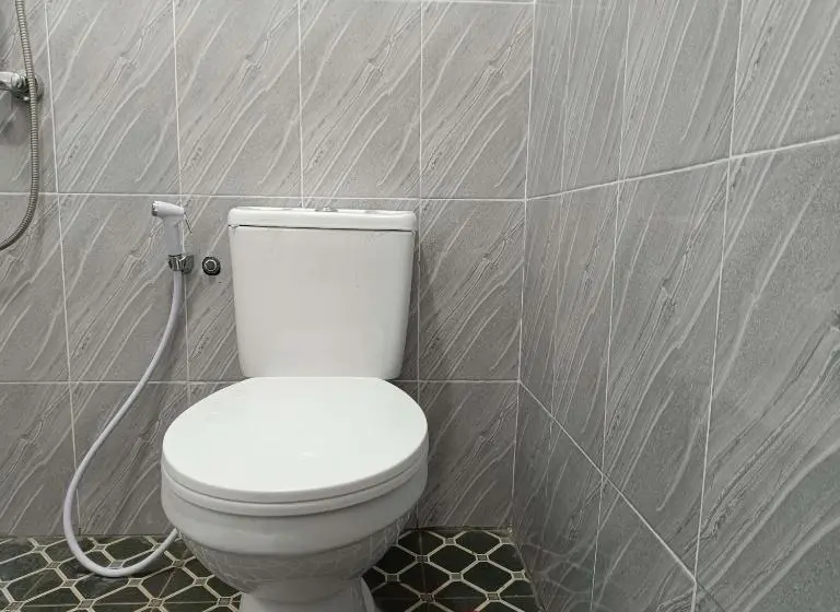 اتاق لوکس, Wisma Mekar Jaya Near Solo Safari Mitra Reddoorz
