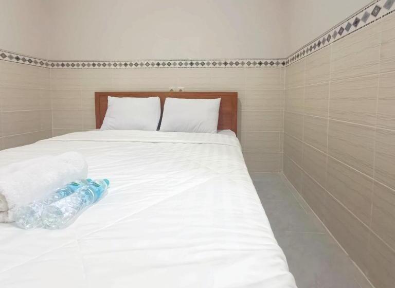 اتاق لوکس, Wisma Mekar Jaya Near Solo Safari Mitra Reddoorz
