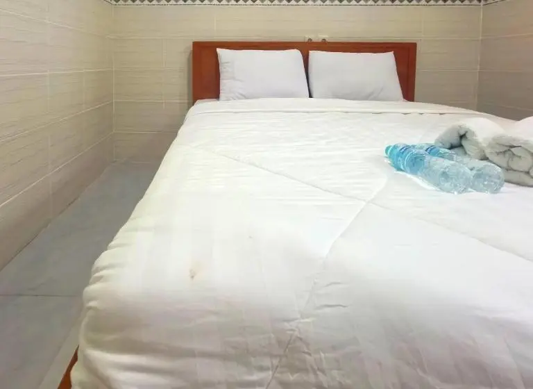 اتاق لوکس, Wisma Mekar Jaya Near Solo Safari Mitra Reddoorz