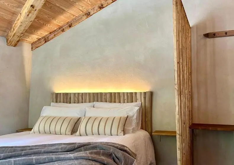 デラックスルーム, The Crissolo Lodge