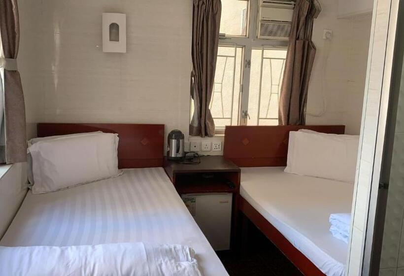 اتاق خانوادگی, Zodiac Lodge