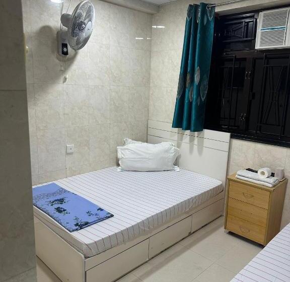 اتاق ساده سه‌ نفره, Zodiac Lodge