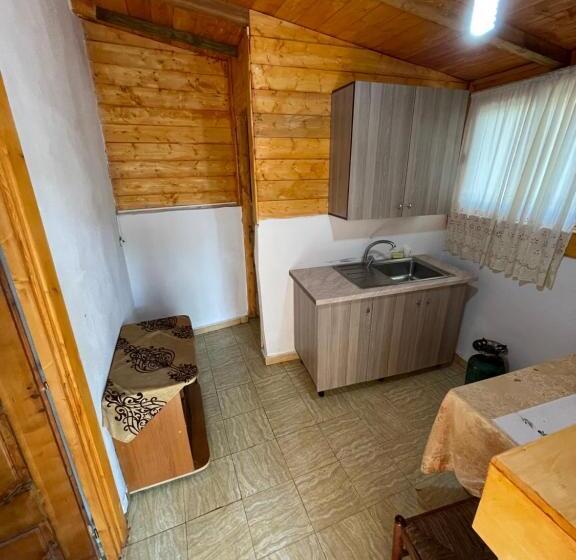 Апартаменты 1 Спальня, Perla Restorant Divjakë