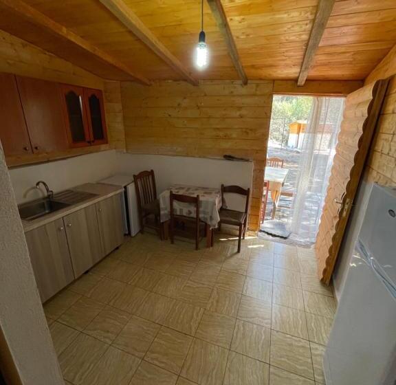 Апартаменты 1 Спальня, Perla Restorant Divjakë