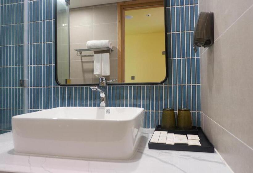 استودیوی استاندارد با چشم‌انداز دریا, Saturday Home   7th Floor Of Hải Tiến