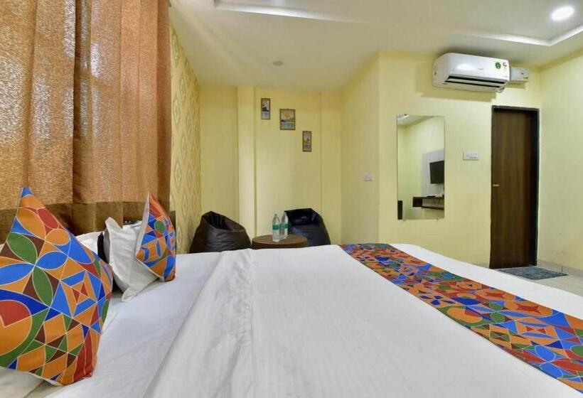 חדר משפחתי, A2 Hotel And Restro