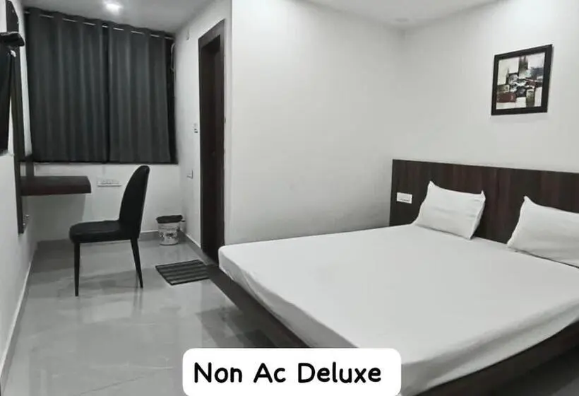 Quarto Deluxe, Groves