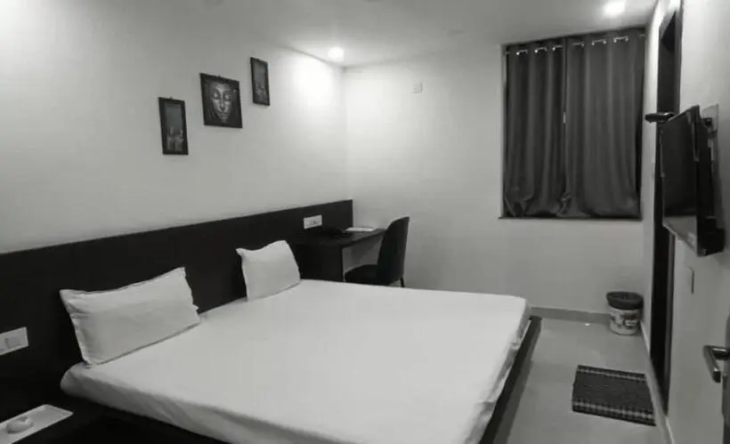 Quarto Deluxe, Groves