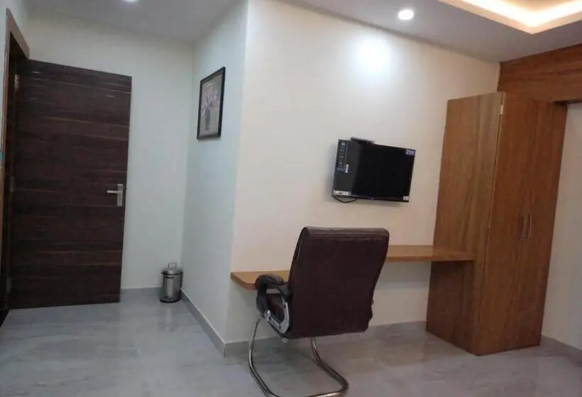 Quarto Deluxe, Groves