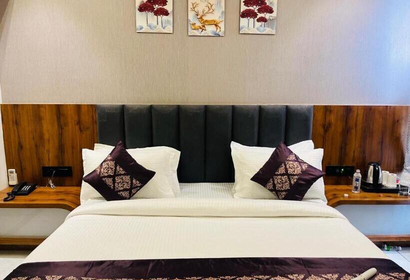 Номер Deluxe, Royal Empire