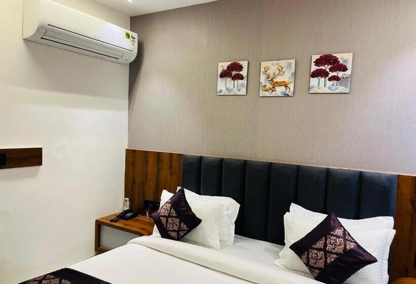 豪华房间, Royal Empire