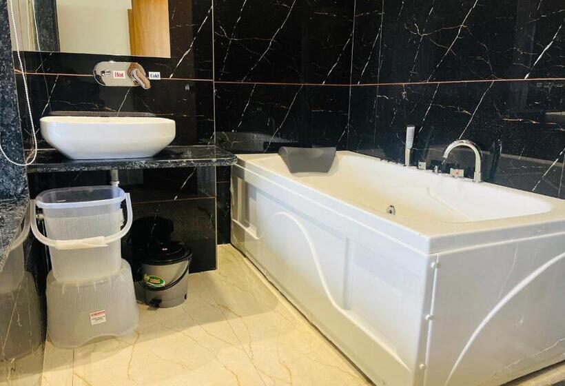 高级大房间, Royal Empire