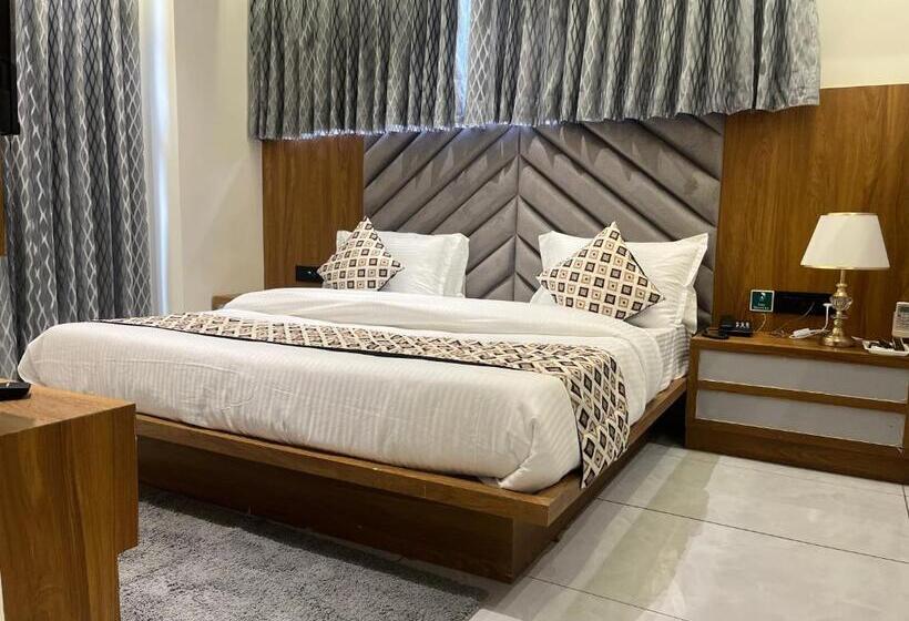 高级大房间, Royal Empire