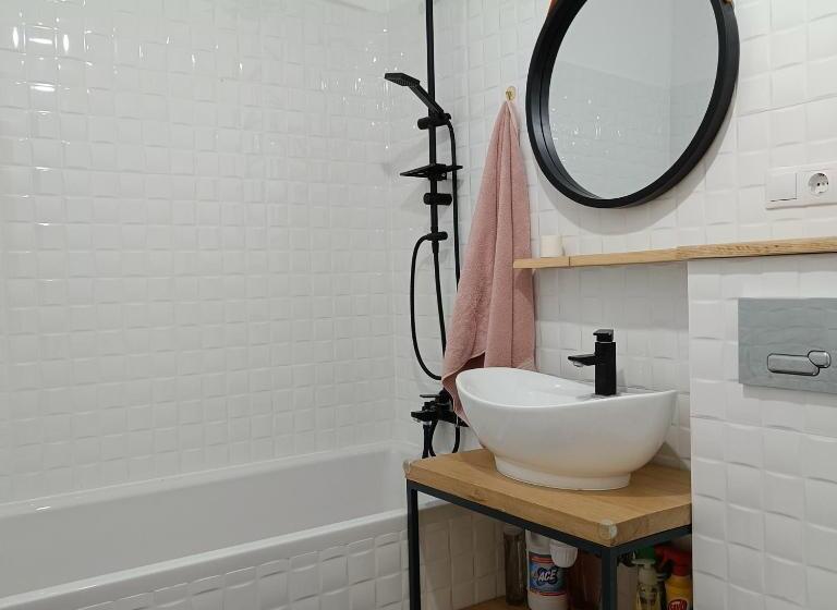 Quarto Estandar, Imperfect Guests House