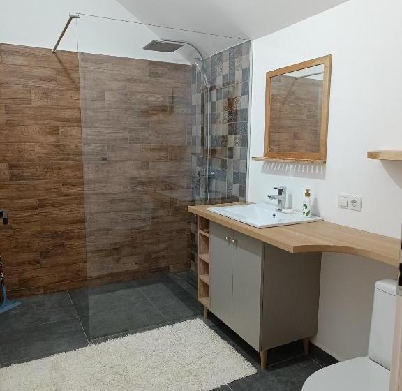 Quarto Estandar, Imperfect Guests House