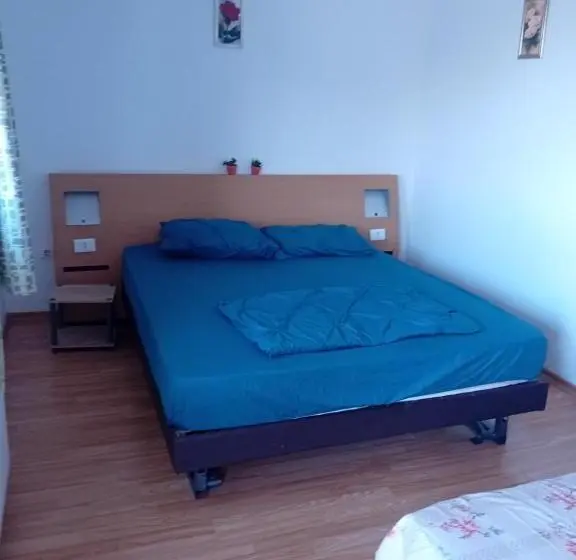 اتاق استاندارد چهار تخته, Lebada Neagră
