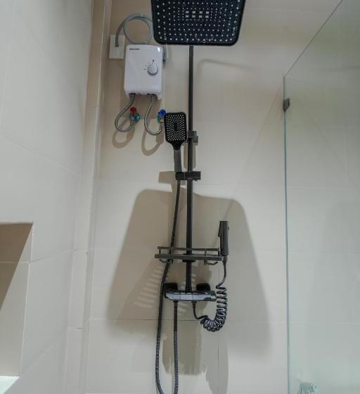 غرفة ديلوكس رباعية, Damienerose Garden Villa