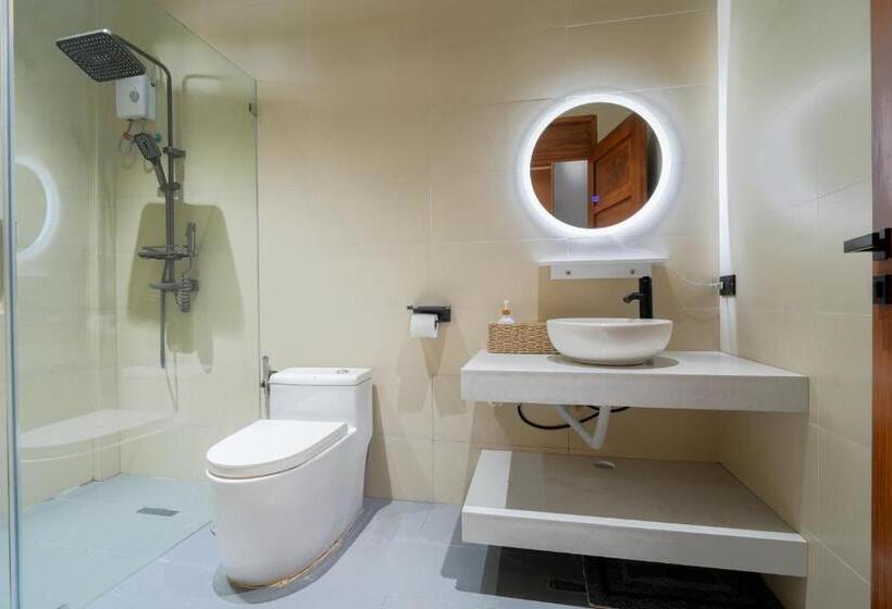 غرفة ديلوكس رباعية, Damienerose Garden Villa