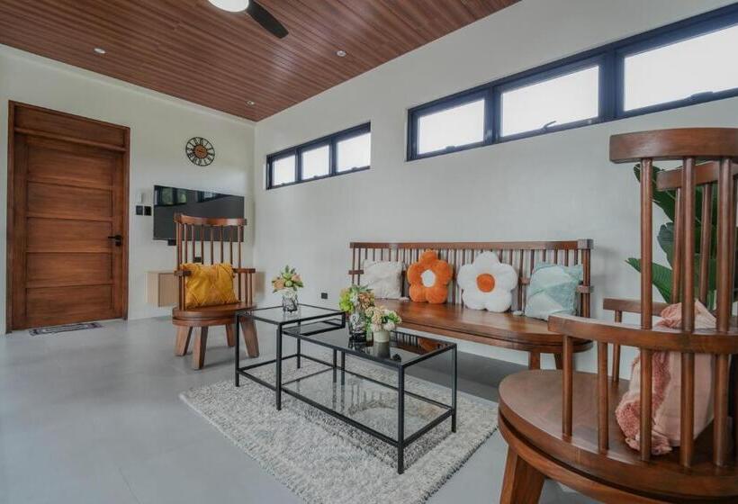 فيلا غرفة نوم واحدة مع مسبح, Damienerose Garden Villa