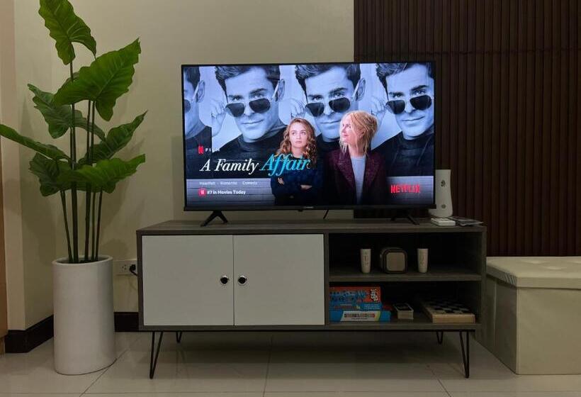 استودیوی استاندارد, The Viceroy Near Venice Mall