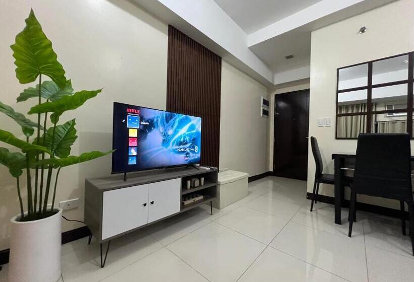 استودیوی استاندارد, The Viceroy Near Venice Mall