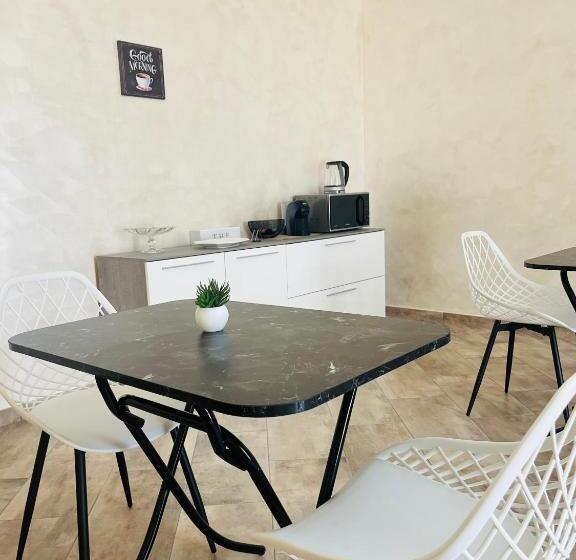 标准三人间, Bea B&b