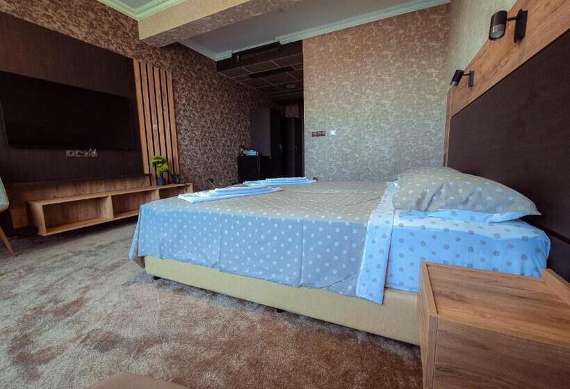 غرفة قياسية مزوَّدة بتراس, Babenets