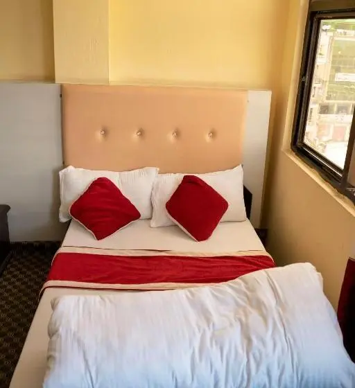 اتاق اکونومی, Laxmi Lodge, Charikot