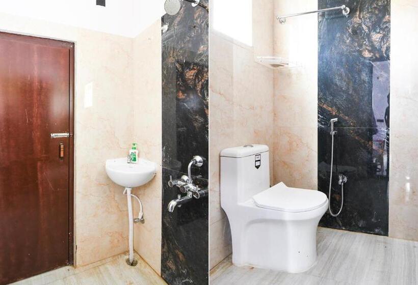 غرفة كلاسيكية ثلاثية, O Mnj Mansion