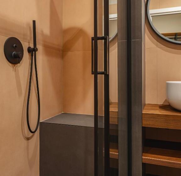 اتاق استاندارد, Almica24