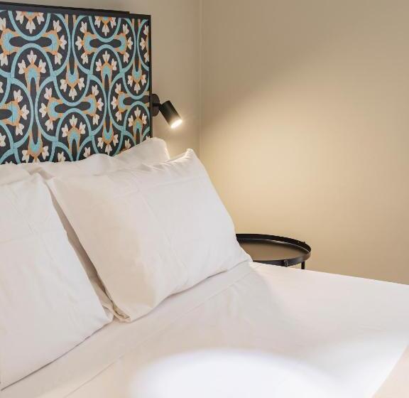 اتاق استاندارد با بالکن, Almica24