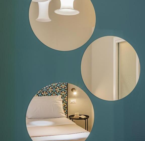 اتاق استاندارد با بالکن, Almica24