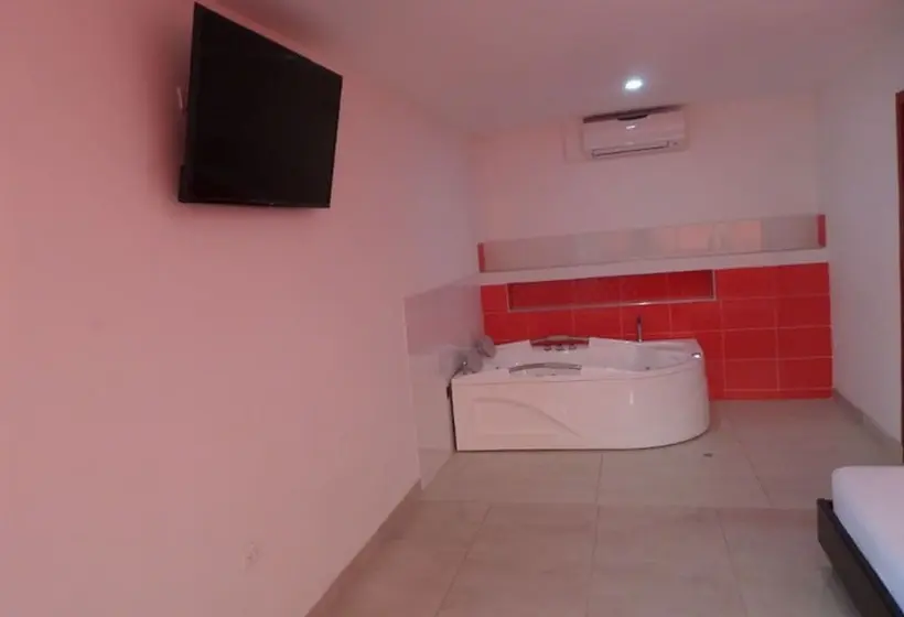 سوئیت با وان آب گرم, Apartahotel Barcelot