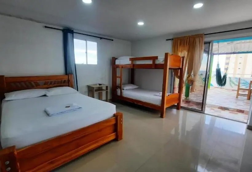 Deluxe Neljän Hengen Huone, Brisas Del Nare