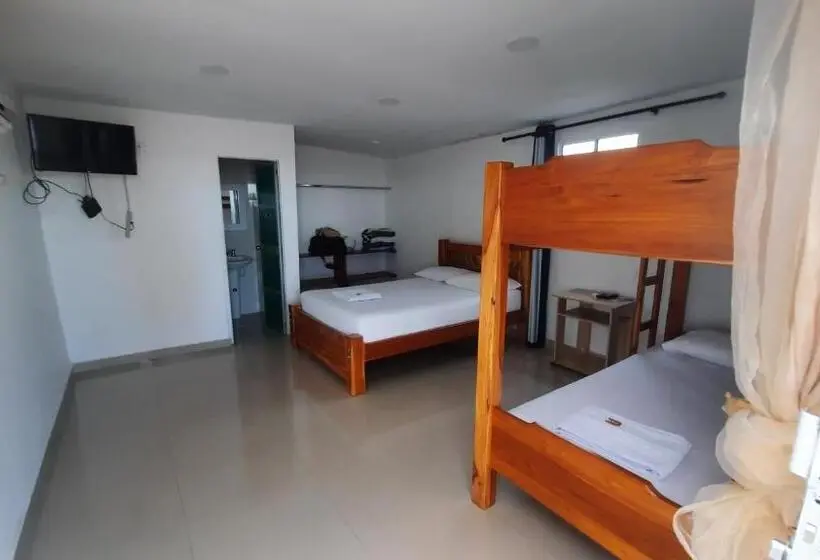 Deluxe Neljän Hengen Huone, Brisas Del Nare