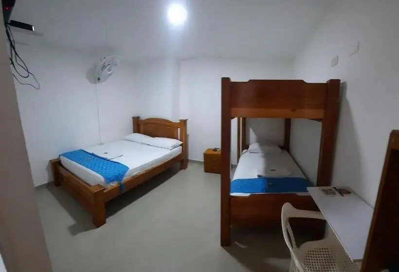 Deluxe Neljän Hengen Huone, Brisas Del Nare