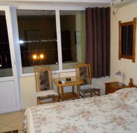 اتاق استاندارد با چشم‌انداز دریا, Guest House Tony