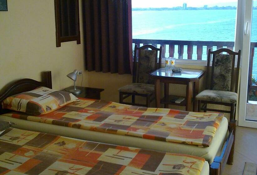 اتاق استاندارد با چشم‌انداز دریا, Guest House Tony